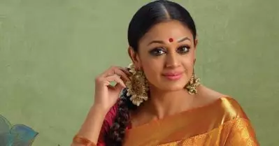 നൃത്തം ചെയ്യുമ്പോഴെല്ലാം ചിരിക്കണമെന്നുണ്ടോ? ആരാധികയുടെ ചോദ്യത്തിന് കിടിലന്‍ മറുപടിയുമായി ശോഭന