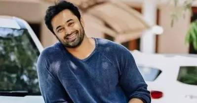സന്തോഷകരമായ ദാമ്പത്യ ജീവതത്തിന് ഭാര്യയുമൊത്തുള്ള ചില സെല്‍ഫി ഉത്തമമാണ്; ഭ്രമത്തിന്റെ വിശേഷങ്ങള്‍ പങ്കുവെച്ച് ഉണ്ണി മുകുന്ദന്‍