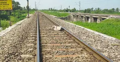 എന്‍കൗണ്ടറിലൂടെ കൊല്ലുമെന്ന മന്ത്രിയുടെ ഭീഷണിക്ക് പിന്നാലെ ആറുവയസ്സുകാരിയെ ബലാത്സംഗം ചെയ്ത് കൊലപ്പെടുത്തിയ പ്രതിയുടെ മൃതദേഹം റെയില്‍വേ ട്രാക്കില്‍