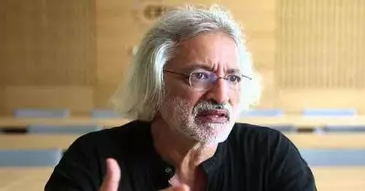 30 വര്‍ഷം മുമ്പ് ദൂരദര്‍ശനില്‍ പ്രദര്‍ശിപ്പിക്കാന്‍ കോടതി പറഞ്ഞ തന്റെ ഡോക്യുമെന്ററിക്ക് ഇപ്പോള്‍ യൂട്യൂബില്‍ വിലക്കെന്ന് ആനന്ദ് പട്‌വര്‍ധന്‍