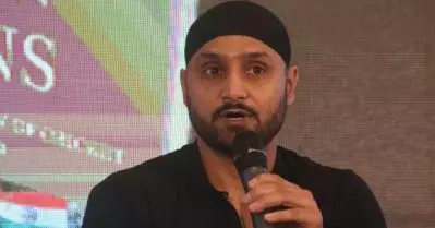 കൊല്‍ക്കത്ത 100 റണ്‍സ് പോലും നേടില്ലായിരുന്നു, പാണ്ഡ്യ കാണിച്ചത് മണ്ടത്തരം; തുറന്നടിച്ച് ഹര്‍ഭജന്‍