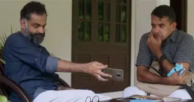കൊവിഡ് പോരാളികള്‍ക്കുള്ള സ്‌നേഹാഭിവാദ്യം; ‘ ഇള ‘ പ്രകാശനം ചെയ്ത് മുഖ്യമന്ത്രി
