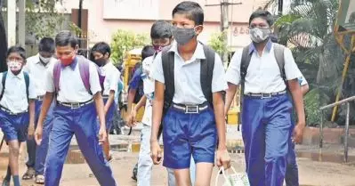 തിരികെ വിദ്യാലയത്തിലേക്ക്; ഒരിടവേളയ്ക്ക് ശേഷം വിദ്യാലത്തിലേക്കെത്തുന്നത് പത്ത് ലക്ഷത്തിലേറെ വിദ്യാര്‍ത്ഥികള്‍