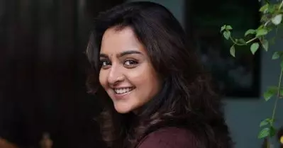 ഗീതു മോഹന്‍ദാസിനെയും അഞ്ജലി മേനോനെയും പോലെ സിനിമ സംവിധാനം ചെയ്യുമോ ?; തുറന്നുപറഞ്ഞ് മഞ്ജുവാര്യര്‍