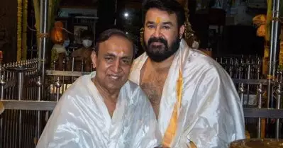 എന്തിനാണ് മോഹന്‍ലാലിന്റെ കാറിന് മാത്രം നടയിലേക്ക് വരാന്‍ അനുമതി നല്‍കിയത്? ഗുരുവായൂര്‍ ക്ഷേത്രത്തിലെ ജീവനക്കാര്‍ക്കെതിരെ കാരണംകാണിക്കല്‍ നോട്ടീസ്