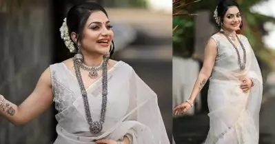 എന്നെ ഒരു പെര്‍ഫോമര്‍ ആക്കിയ കൂട്ടുകാരിയെന്ന് വിധു, ഏറ്റവും മികച്ച എന്റര്‍ടൈനറെന്ന് സിത്താര; റിമിയ്ക്ക് ജന്മദിനാശംസകള്‍ നേര്‍ന്ന് സുഹൃത്തുക്കള്‍