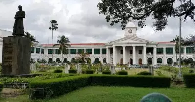 പെന്‍ഷന്‍ പ്രായം 57 ആക്കി ഉയര്‍ത്തണം; ജോലി ആഴ്ചയില്‍ അഞ്ച് ദിവസം; തൊഴില്‍സമയം ദീര്‍ഘിപ്പിക്കണം; ശമ്പള പരിഷ്‌കരണ കമ്മീഷന്‍ ശുപാര്‍ശ