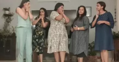 ഞങ്ങള്‍ പെണ്ണുങ്ങള്‍ ഒരുമിച്ചു കൂടുന്നത് തെറാപ്പിയാണ്; സയനോരക്ക് പിന്തുണയുമായി സിതാര കൃഷ്ണകുമാര്‍