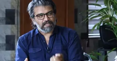 ക്യാമറയ്ക്ക് മുന്നില്‍ നില്‍ക്കുന്നവര്‍ക്കൊക്കെ എളുപ്പമല്ലേ അങ്ങ് അഭിനയിച്ചാല്‍ പോരെ എന്നൊരു ചിന്ത ഉണ്ടായിരുന്നു, അത് മാറി; ശ്രീകാന്ത് മുരളി