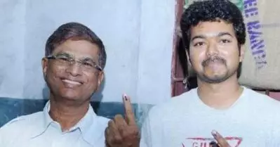 വിജയ് മക്കള്‍ ഇയക്കം പിരിച്ചുവിട്ടു; രാഷ്ട്രീയ പാര്‍ട്ടി രൂപീകരിക്കാനുള്ള നീക്കം ഉപേക്ഷിച്ചെന്ന് വിജയിയുടെ പിതാവ്