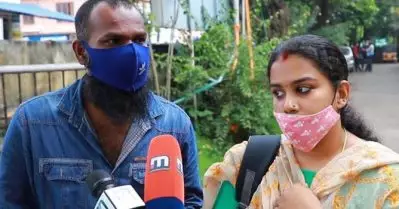അനുപമയുടെ കുട്ടിയുടെ ദത്ത് നടപടികള്‍ക്ക് സ്റ്റേ; തുടര്‍ നടപടികള്‍ നിര്‍ത്തിവെക്കമെന്ന് കോടതി