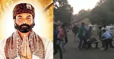 ആശ്രമം വെബ് സീരീസിന്റെ ഷൂട്ടിംഗ് സെറ്റില്‍ ബജ്‌രംഗ്ദള്‍ പ്രവര്‍ത്തകരുടെ ആക്രമണം; പ്രകാശ് ഝായുടെ മുഖത്ത് മഷിയൊഴിച്ചു