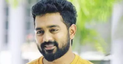 തിയേറ്ററില്‍ പോയി സിനിമ കാണുകയെന്നത് നമ്മുടെ കള്‍ച്ചറിന്റെ കൂടി ഭാഗമാണ്; ഒ.ടി.ടി റിലീസിനെ കുറിച്ച് ആസിഫ് അലി