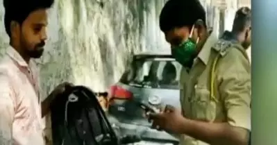 യാത്രക്കാരുടെ ഫോണ്‍ പിടിച്ചുവാങ്ങി വാട്‌സാപ്പ് ചാറ്റ് വായന, സേര്‍ച്ച് ബോക്‌സില്‍ കഞ്ചാവ് ‘പരിശോധന’; ഹൈദരബാദ് പൊലീസിന്റെ ‘കഞ്ചാവ് വേട്ട’ വിവാദത്തില്‍
