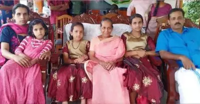 വീടിന് ഇരുവശത്തുംകൂടി ചുവന്ന വെള്ളം ഒഴുകുന്നത് കണ്ട് പന്തികേട് തോന്നി, തന്റെ വീട്ടിലേക്ക് വിളിച്ചപ്പോള്‍ ഊണുകഴിച്ചിട്ടുവരാമെന്ന് പറഞ്ഞു; കുട്ടിക്കല്‍ ദുരന്തത്തെ കുറിച്ച് അയല്‍വാസി