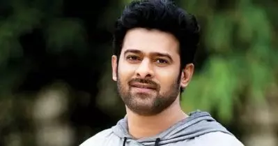 ഡാര്‍ലിങ് ലൂക്കില്‍ പ്രഭാസ്, പുതിയ ചിത്രത്തിന്റെ ഫസ്റ്റ് ലുക്കും ടൈറ്റിലും പുറത്ത്