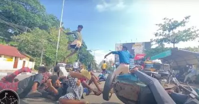 ‘അന്ന് സൂര്യ, ഇന്ന് വിജയ്, ചെങ്കല്‍ ചൂളയിലെ പിള്ളേര് പിന്നേം പൊളിച്ചൂ ട്ടാ’; തെരിയിലെ ഫൈറ്റ് സീന്‍ റീ ക്രിയേറ്റ് ചെയ്ത് രാജാജി നഗറിലെ മിടുക്കന്‍മാര്‍