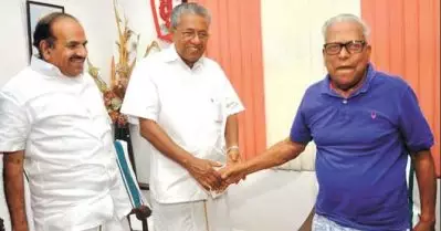 നിസ്വ വര്‍ഗ്ഗത്തിന്റെ പോരാട്ട ചരിത്രത്തിലെ നേതൃസ്തംഭമായ പ്രിയ സഖാവിന് ജന്മദിന ആശംസകള്‍; വി.എസിന് ജന്മദിനാശംസകള്‍ നേര്‍ന്ന് പിണറായി