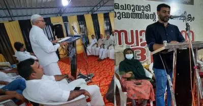 ‘പെണ്ണുങ്ങളൊക്കെ താഴെ ഇരിക്കിം’; അബ്ദുസമദ് പൂക്കോട്ടൂര്‍ വേദിയിലെത്തിയതോടെ യൂത്ത് ലീഗ് പരിപാടിയില്‍ നിന്ന് വനിത പഞ്ചായത്ത് പ്രസിഡന്റിനെ ഇറക്കിവിട്ടു, വിവാദം