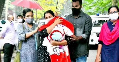 എന്റെ കുഞ്ഞിനെ നോക്കിയവരല്ലേ, എപ്പോള്‍ വന്നാലും കുഞ്ഞിനെ കാണാം; ആന്ധ്രാ ദമ്പതികളോട് അനുപമ