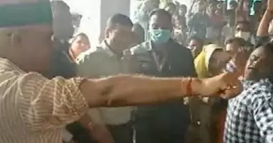 ആള്‍ക്കൂട്ടത്തിനിടയില്‍ ഛത്തീസ്ഗഡ് മുഖ്യമന്ത്രി ഭൂപേഷ് ഭാഗലിന് ‘ചാട്ടവാറടി’- വീഡിയോ