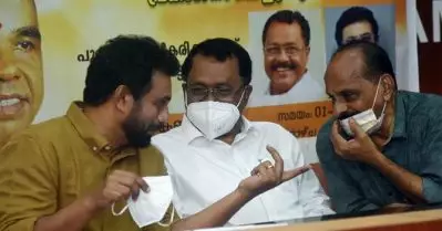 ജയിലില്‍ കഴിയവെ മുസ്‌ലിം തടവുകാര്‍ക്ക് നിസ്‌ക്കരിക്കാന്‍ പായ്‌വിരിച്ച് നല്‍കിയ രാഷ്ട്രീയ സൗഹൃദത്തിനുടമ: കെ.ജി. മാരാരെ കുറിച്ചുള്ള പുസ്തകം ഏറ്റുവാങ്ങി ജോണ്‍ ബ്രിട്ടാസ്