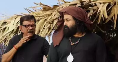 മരക്കാര്‍ തിയേറ്ററിലെത്തണമെന്ന് ഞാനും ലാലും അതിയായി ആഗ്രഹിച്ചിരുന്നു; പക്ഷെ ആന്റണി റോഡിലിറങ്ങി നില്‍ക്കേണ്ട അവസ്ഥയുണ്ടാകരുതെന്ന് പ്രിയദര്‍ശന്‍
