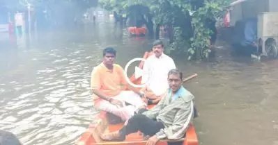 “ഈ ഒരു ആംഗിളില്‍ ഒന്നൂടെ എടുക്കൂ”; വെള്ളപ്പൊക്കത്തില്‍ പകച്ച് നില്‍ക്കുന്ന തമിഴ്‌നാട്ടില്‍ ഫോട്ടോഷൂട്ട് നാടകവുമായി ബി.ജെ.പി