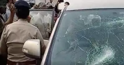ജോലിയില്ലാത്ത മദ്യപാനികളാണ് സമരം ചെയ്യുന്ന കര്‍ഷകരെന്ന് ബി.ജെ.പി എം.പി; വാഹനം തടഞ്ഞ് കര്‍ഷകരുടെ പ്രതിഷേധം