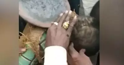 ഗുജറാത്തില്‍ കാമുകനൊപ്പം പോയ യുവതിയുടെ തല മൊട്ടയടിച്ച്, മുഖത്ത് കരി തേച്ചു