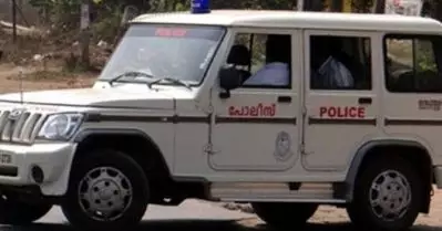 ഭര്‍ത്താവിന്റെ നിര്‍ദേശപ്രകാരം വീട്ടമ്മയുടെ ഫോണ്‍ ചോര്‍ത്തി അസിസ്റ്റന്റ് കമ്മീഷണര്‍