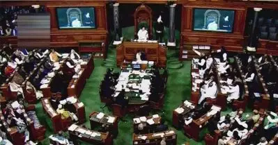 കാര്‍ഷിക നിയമങ്ങള്‍ പിന്‍വലിക്കാനുള്ള ബില്‍ ലോക്സഭ പാസാക്കി; ചര്‍ച്ചക്കില്ലെന്ന് കേന്ദ്രം
