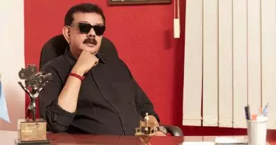 നെറ്റ്ഫ്‌ളിക്‌സില്‍ വില്‍ക്കാന്‍ പറ്റാത്ത ചിലര്‍, ഞങ്ങള്‍ അവരില്‍ നിന്നും തിരിച്ചുവാങ്ങി തിയേറ്ററില്‍ കൊടുത്തെന്നൊക്കെ പറയുന്നുണ്ട്, അതൊന്നും ശരിയല്ല: കുറുപ്പിനെതിരെ പരോക്ഷ വിമര്‍ശനവുമായി പ്രിയദര്‍ശന്‍