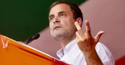 സരസ്വതി ആരോടും വേര്‍ത്തിരിവ് കാണിക്കുന്നില്ല, ഹിജാബിന്റെ പേരില്‍ ഇന്ത്യയുടെ പെണ്‍മക്കളുടെ ഭാവി തകര്‍ക്കുകയാണ്: രാഹുല്‍ ഗാന്ധി