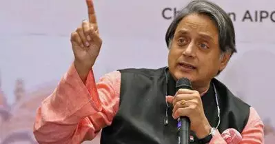 ‘ഹേമന്ത് കര്‍ക്കറെയെ കൊലപ്പെടുത്തിയത് അജ്മല്‍ കസബല്ല, ആര്‍.എസ്.എസുകാരനായ പൊലീസ്’; പിന്തുണച്ച് ശശി തരൂര്‍