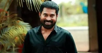കാശ് കൊടുത്താല്‍ അരിയും പഞ്ചസാരയും വേണമെങ്കില്‍ സര്‍ക്കാരിനെ തന്നെയും വിലയ്ക്കു വാങ്ങാം, എന്നാല്‍ വിദ്യാര്‍ത്ഥികളെ അങ്ങനെ വാങ്ങാന്‍ കഴിയില്ല; തീപ്പൊരി പ്രസംഗവുമായി സുരാജ്