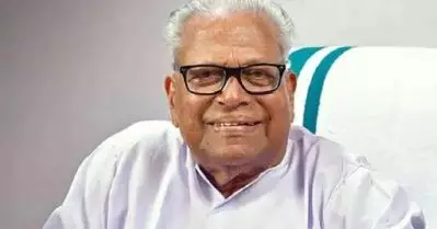 സ്വാമി വിവേകാനന്ദനെ ഹിന്ദുത്വത്തില്‍ തളച്ചിടാനാണ് ആര്‍.എസ്.എസ് ശ്രമം; വിചാരധാരാ വേദിയിലെ വി.എസിന്റെ പ്രസംഗം ചര്‍ച്ചയാകുന്നു
