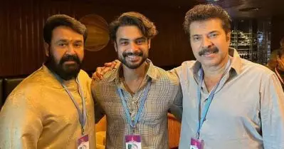 മലയാളത്തിലെ രണ്ട് റിയല്‍ സൂപ്പര്‍ ഹീറോകള്‍ക്കൊപ്പം, ഈ ഫോട്ടോ ഞാന്‍ ഫ്രെയിം ചെയ്ത് ലിവിംഗ് റൂമില്‍ തൂക്കും: ടൊവിനോ