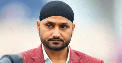 ശരീരത്തില്‍ ടാറ്റൂ ഇല്ല എന്നതാണോ അവന്റെ കുറവ്? ട്രിപ്പിള്‍ സെഞ്ച്വറിക്ക് ശേഷവും അവന്‍ പുറത്താക്കപ്പെട്ടു; ആഞ്ഞടിച്ച് ഹര്‍ഭജന്‍