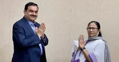 ഗൗതം അദാനിയെ സന്ദര്‍ശിച്ച് മമത ബാനര്‍ജി; അണിയറയില്‍ ഒരുങ്ങുന്നത് പുതിയ തന്ത്രങ്ങളോ?