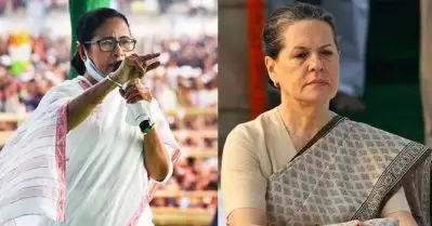 തഴയപ്പെട്ട് കോണ്‍ഗ്രസ് തരംഗമാകാന്‍ മമത; യു.പിയില്‍ ‘ബംഗാള്‍’ പ്രതീക്ഷിച്ച് അഖിലേഷ്