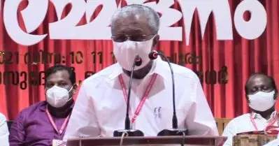 നിങ്ങള്‍ രാഷ്ട്രീയപാര്‍ട്ടിയാണോ അതോ മതസംഘടനയോ? വഖഫ് നിയമനം ലീഗിനെ ബോധിപ്പിക്കാനുദ്ദേശിക്കുന്നില്ലെന്ന് മുഖ്യമന്ത്രി