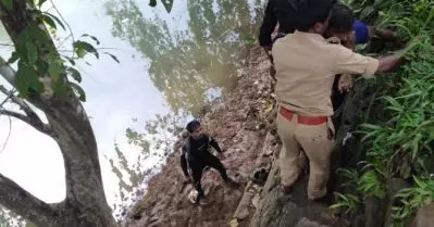 കസ്റ്റഡിയിലിരുന്ന പ്രതി പുഴയില്‍ ചാടി മരിച്ചു; പൊലീസുകാര്‍ക്ക് സസ്‌പെന്‍ഷന്‍