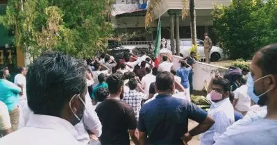 പോപ്പുലര്‍ ഫ്രണ്ട്, എസ്.ഡി.പി.ഐ കേന്ദ്രങ്ങളില്‍ ഇ.ഡി റെയ്ഡ്; അല്ലാഹു അക്ബര്‍ മുദ്രാവാക്യമുയര്‍ത്തി പ്രതിഷേധവുമായി പ്രവര്‍ത്തകര്‍