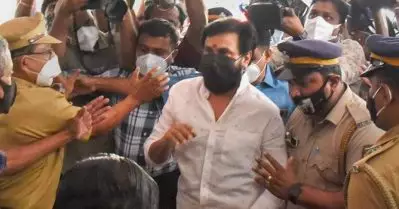 ഫോണുകള്‍ ഇന്ന് തന്നെ മജിസ്ട്രേറ്റ് കോടതിക്ക് കൈമാറണം, അവിടെ നിന്ന് അന്വേഷണ സംഘത്തിന് കൈപ്പറ്റാം; ഹൈക്കോടതി
