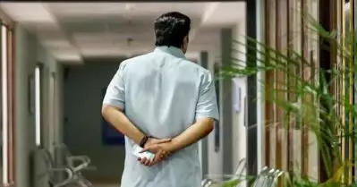 കൈ പുറകില്‍ കെട്ടി നടന്നുനീങ്ങുന്ന സേതുരാമയ്യര്‍, ‘ഒഫീഷ്യല്‍ ലീക്ക്’ ചിത്രവുമായി മമ്മൂട്ടി