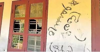പൊലീസുകാരന്റെ വീടിന് നേരെ ആക്രമണം, മലമൂത്ര വിസര്‍ജനം; മിന്നല്‍ മുരളി ഒര്‍ജിനല്‍ എന്ന് ചുമരെഴുത്ത്; അന്വേഷണം