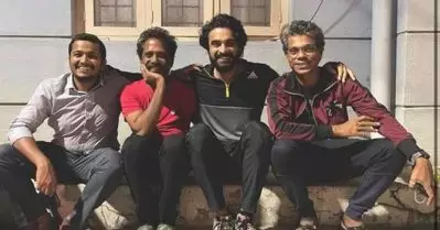 മിന്നല്‍ മുരളി സെറ്റിലെ ഫോട്ടോയെന്ന് കരുതിയെങ്കില്‍ തെറ്റി; മിന്നല്‍ മുരളി ടീം വീണ്ടും ഒന്നിക്കുന്നു