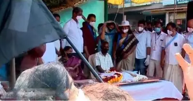കാസര്‍ഗോഡിന് എയിംസ് വേണം; എന്‍ഡോസള്‍ഫാന്‍ ഇരയായ ഒന്നര വയസുകാരിയുടെ മൃതദേഹവുമായി പ്രതിഷേധം