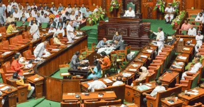 ഹിജാബ് വിവാദം; കര്‍ണാടക നിയമസഭയില്‍ കറുത്ത ബാന്‍ഡ് ധരിച്ച് പ്രതിഷേധിച്ച് കോണ്‍ഗ്രസ്
